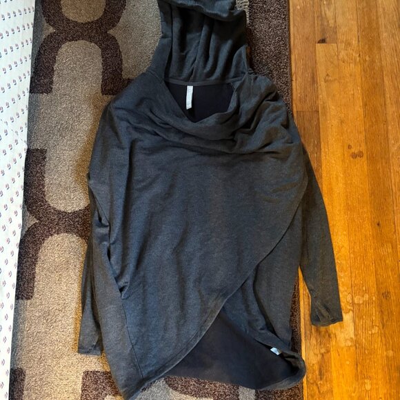 Athleta Purana Wrap Size small Grey heather. Hooded with pockets very soft cozy - Picture 9 of 9